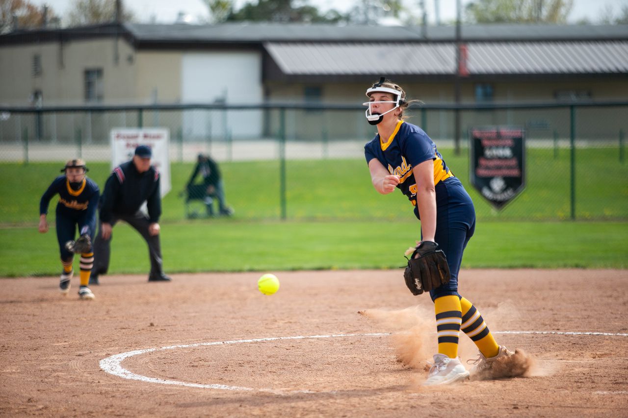 Grand Blanc softball vs Midland