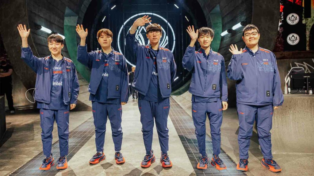 JD Gaming waving on stage during rehearsal at MSI 2023